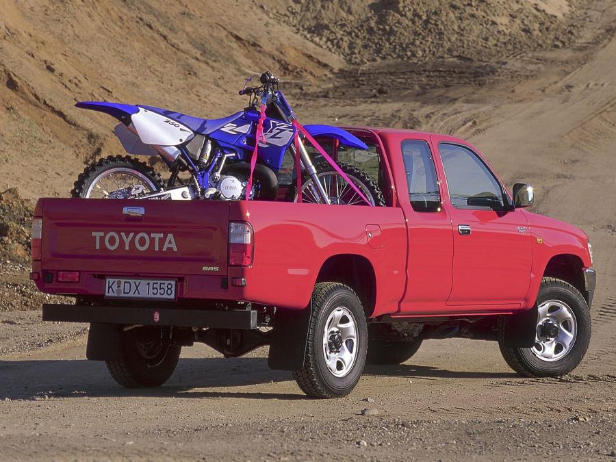  Toyota Hilux Xtra Cab 1997 года  (фото 2 из 9)